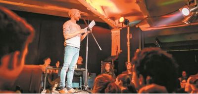 Τι είναι οι… σλάμερς που κατακτούν την Ελλάδα – Η ποίηση στους δρόμους