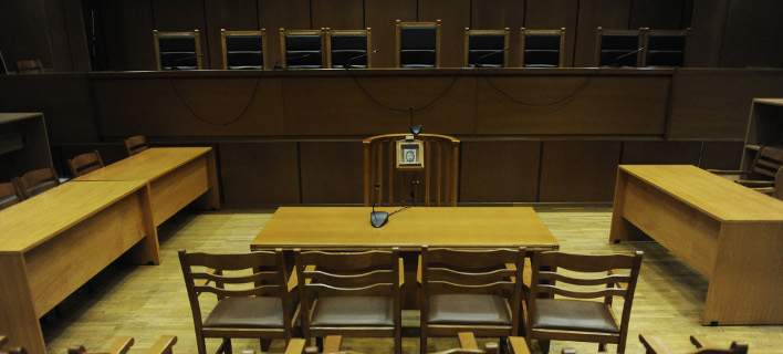 Αγωγές από όλο το Δημόσιο για τα δώρα