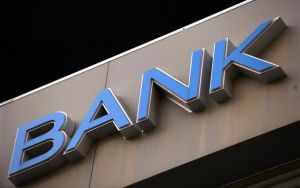 FT : Προειδοποιήσεις για την αντιμετώπιση των τραπεζικών προβλημάτων