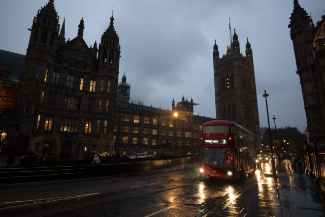 Ετοιμη η Γαλλία να αντιμετωπίσει ένα Brexit χωρίς συμφωνία