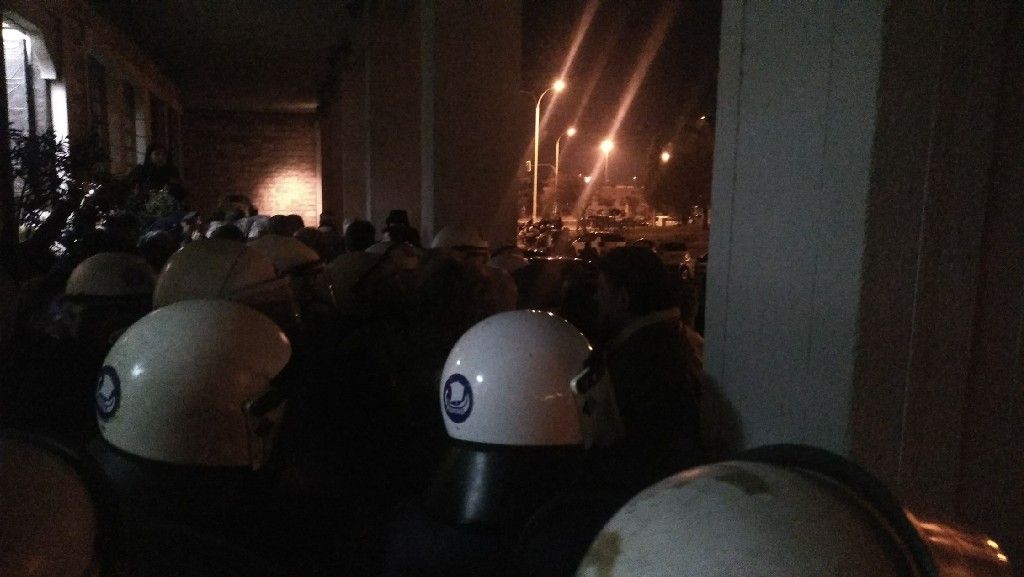 Επεισόδια και δύο τραυματίες σε εκδήλωση με τον Πάνο Σκουρλέτη