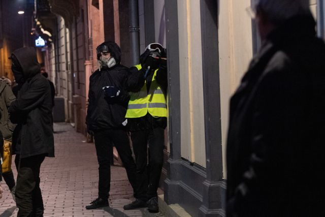Tέσσερις οι νεκροί από την έκρηξη στο κέντρο του Παρισιού