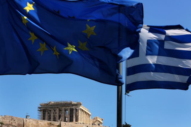 Bloomberg: Η Ελλάδα δεν έχει διαφύγει οριστικά τον κίνδυνο
