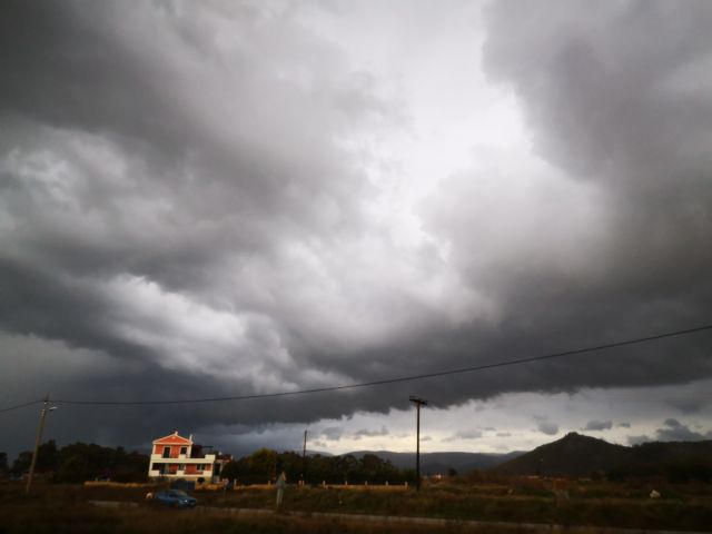 Καιρός : Έκτακτο δελτίο για τον ισχυρό «Φοίβο» που φέρνει καταιγίδες και χιόνια