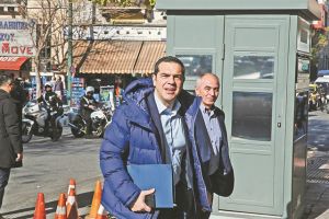 Τελευταίος ανασχηματισμός μέσα σε εκλογικά διλήμματα