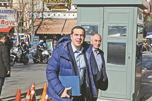 Τελευταίος ανασχηματισμός μέσα σε εκλογικά διλήμματα