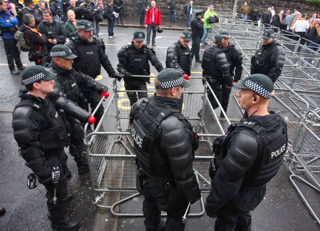 Β. Ιρλανδία: Υποπτες κινήσεις κουκουλοφόρων προκάλεσαν κινητοποίηση της αστυνομίας