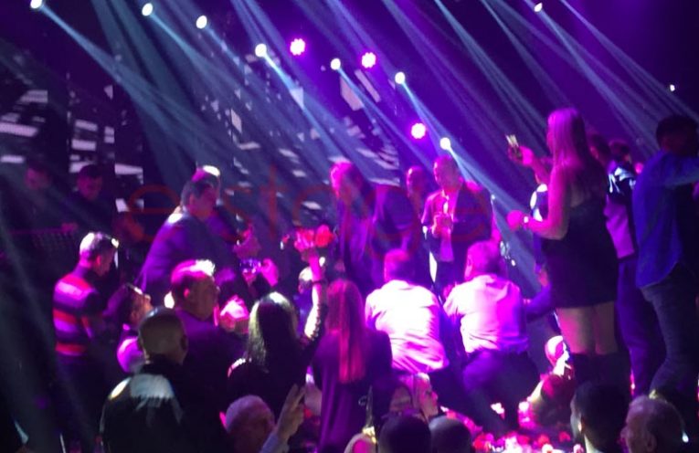 Ο Καμμένος χόρεψε «απ’ τα ψηλά στα χαμηλά» για να ξεχάσει ότι δεν είναι υπουργός