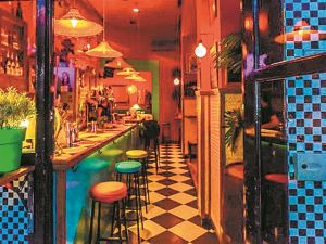 Κόκκινος Λωτός (Ζωοδόχου Πηγής 5)