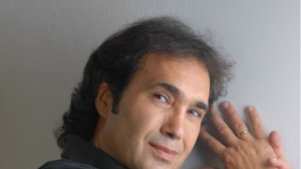 Πασίγνωστος λαϊκός τραγουδιστής έγινε ταξιτζής: «Δεν είναι ντροπή η δουλειά μου»