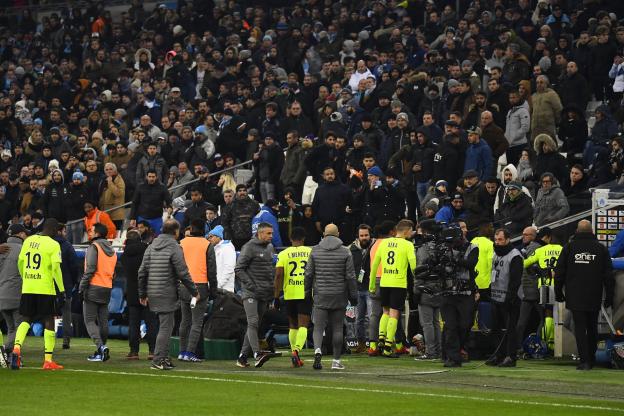 Διακοπή για 38 λεπτά στο Βελοντρόμ λόγω κροτίδας