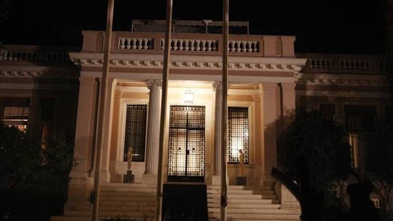 Ακροβασίες, ισορροπίες και το «μοντέλο Κουβέλη»