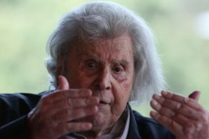 Mikis Theodorakis lambastes Prespa Agreement, Nato in Ta Nea