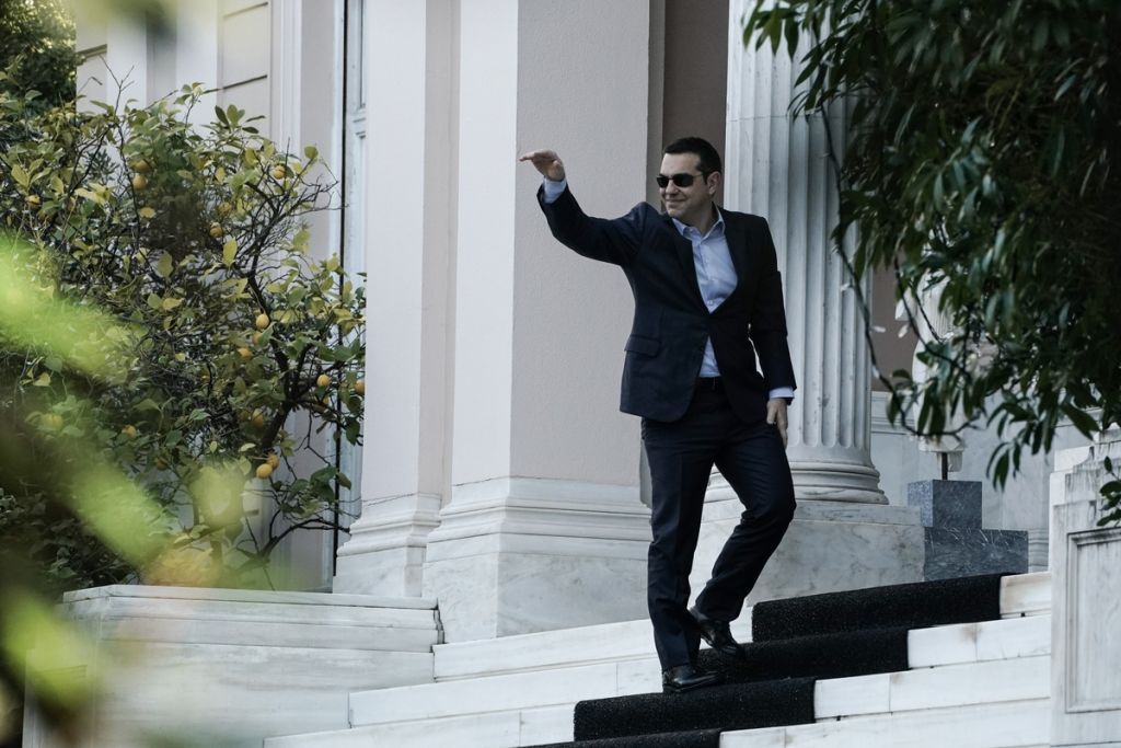 Τσίπρας: Ζήτησα καθαρές λύσεις από τον Καμμένο – Ο ναύαρχος Αποστολάκης νέος υπουργός Αμυνας