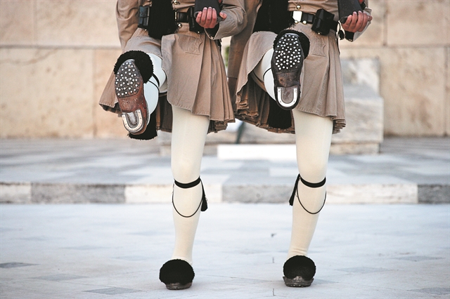 «Τα ευζωνάκια τα καημένα»