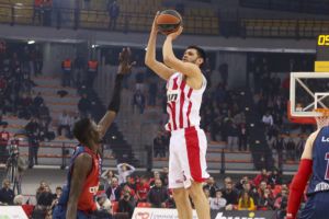 Δείτε το απίστευτο buzzer beater του Παπανικολάου