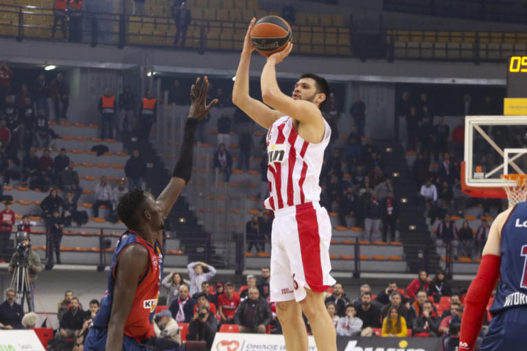 Δείτε το απίστευτο buzzer beater του Παπανικολάου