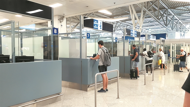 Ανθεί το εμπόριο πλαστών διαβατηρίων στην Ελλάδα