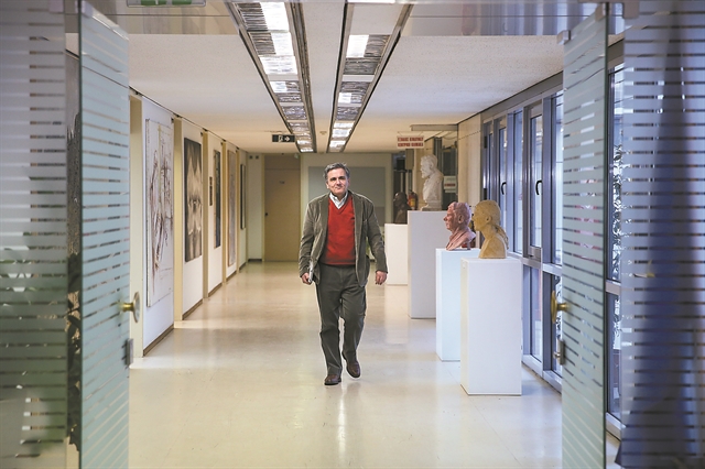 «Κόλλησε» η ανάπτυξη στα υπερπλεονάσματα