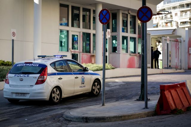 Ρουβίκωνας : Ανάκριση 8 προσαχθέντων για την επίθεση στην πρεσβεία των ΗΠΑ