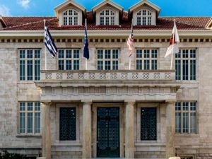 Μαθήτρια του Κολλεγίου δίνει… μαθήματα συμπεριφοράς στον Αλέξη Τσίπρα