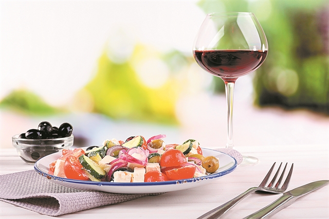 Ελληνικό μενού στα snob members clubs