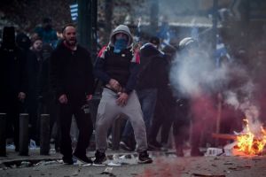 Κρατούμενος παραμένει ένας από τους επτά συλληφθέντες για τα επεισόδια στο συλλαλητήριο