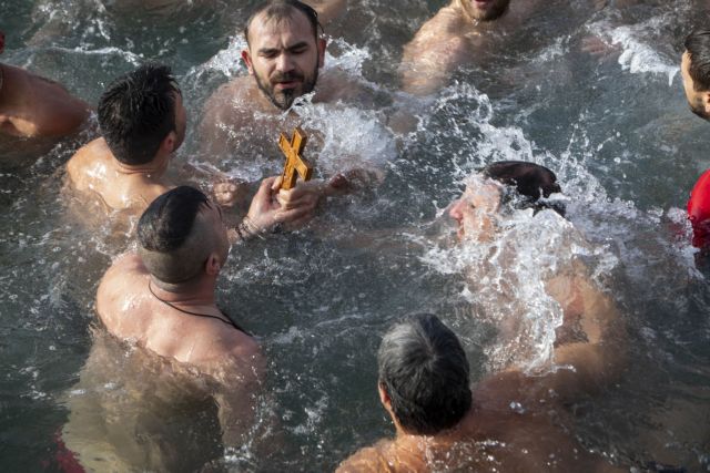 6 Ιανουαρίου : Ποιοι γιορτάζουν σήμερα