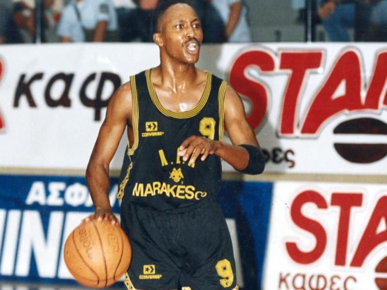 Διάσημος μπασκετμπολίστας που αγαπήθηκε στην Ελλάδα δίνει μάχη για να κρατηθεί στη ζωή