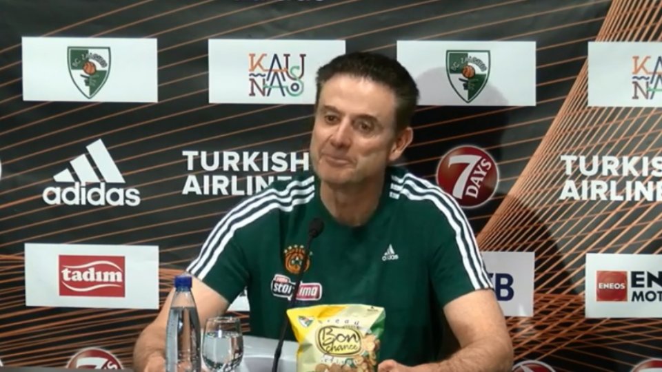 Οι Λιθουανοί δημοσιογράφοι χειροκρότησαν τον Πιτίνο!