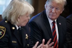 Δεν κηρύσσει κατάσταση έκτακτης ανάγκης ο Τραμπ