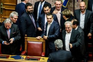 Τσίπρας μετά την ψήφο εμπιστοσύνης: Συνεχίζουμε μέχρι το τέλος της θητείας μας