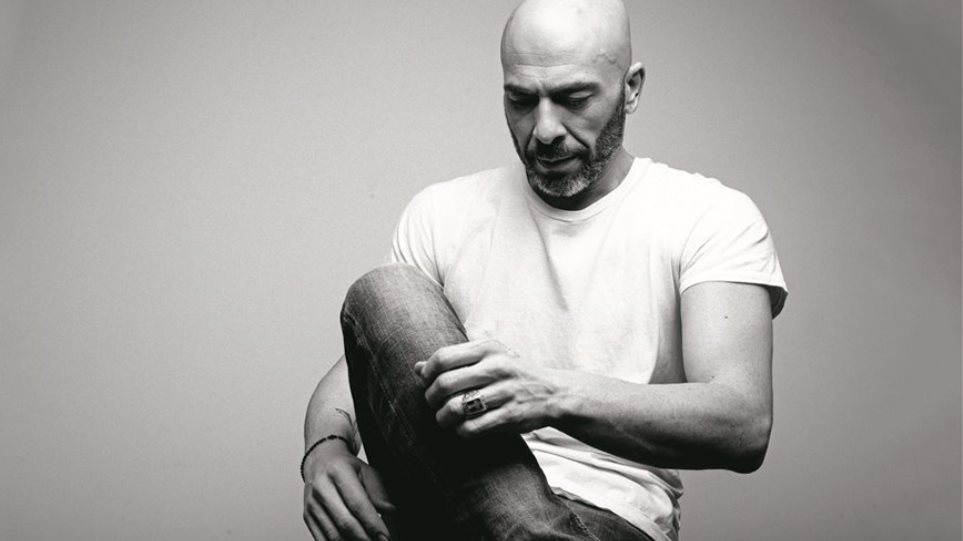 Γνωστός τραγουδιστής για τις Πρέσπες: Νίκησε η Δημοκρατία