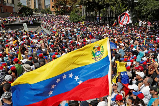Βενεζουέλα : Ο Μαδούρο καταγγέλλει πραξικόπημα – Οι ΗΠΑ ζητούν την παραίτησή του (Εικόνες)