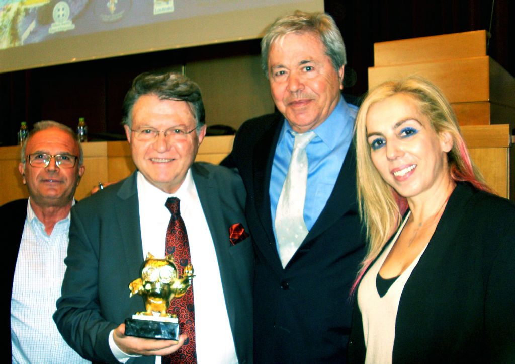 Ο Σοφοκλής Ξυνής βραβεύθηκε από την Εθνική Ολυμπιακή Ακαδημία