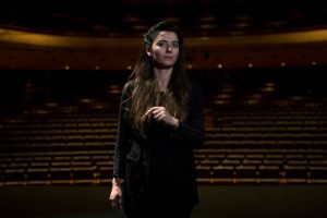 Η Ερμίρα Γκόρο στήνει έναν χορό for «You»