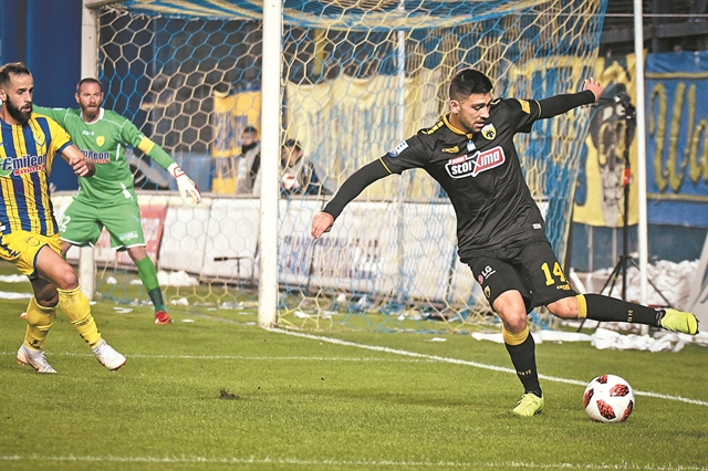 Ο Μπακασέτας άνοιξε παράθυρο για παραμονή