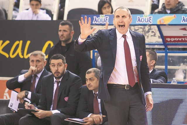 Μαζεύουν τα κομμάτια τους