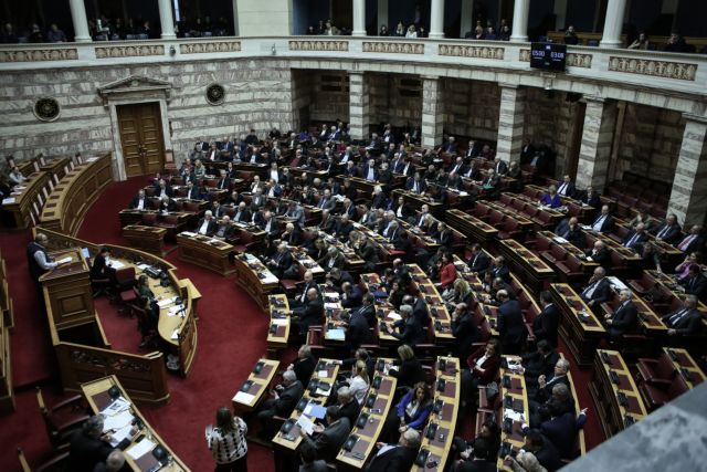 Χαμός στην Ολομέλεια της Βουλής – Ονομαστικές οι ψηφοφορίες για να επιβεβαιώνεται η πλειοψηφία
