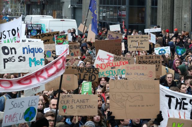 Βρυξέλλες: Στους δρόμους χιλιάδες νέοι κατά της κλιματικής αλλαγής