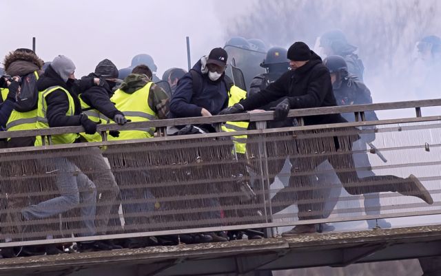Γαλλία: Αρνήθηκαν την κάλυψη στις κινητοποιήσεις των «κίτρινων γιλέκων»