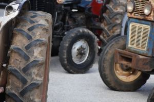 Εκοψαν την Ελλάδα στα δύο οι αγρότες