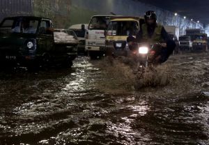 Πακιστάν: 24 νεκροί μετά σύγκρουση λεωφορείου με φορτηγό
