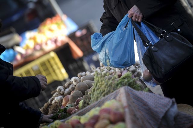 Πλαστικές σακούλες: Σε ισχύ η αύξηση της τιμής τους