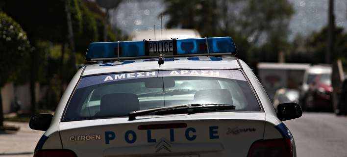 Εξάρχεια: Παραδόθηκε ο αλλοδαπός που απειλούσε να αυτοκτονήσει