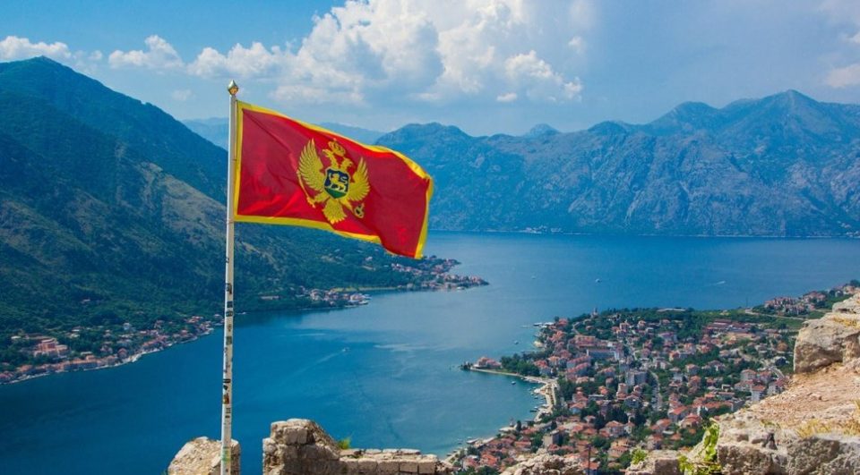 Μαυροβούνιο : Πρόστιμο 2000 ευρώ για χρήση της σημαίας ως κουρτίνας