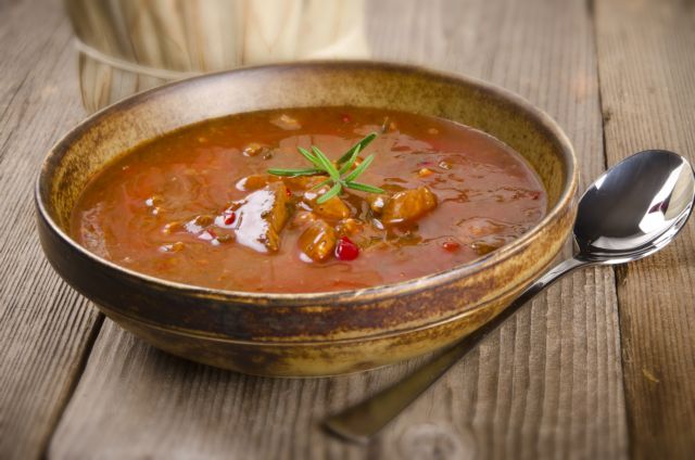 Πεντανόστιμη σούπα με μοσχάρι και λαχανικά της εποχής