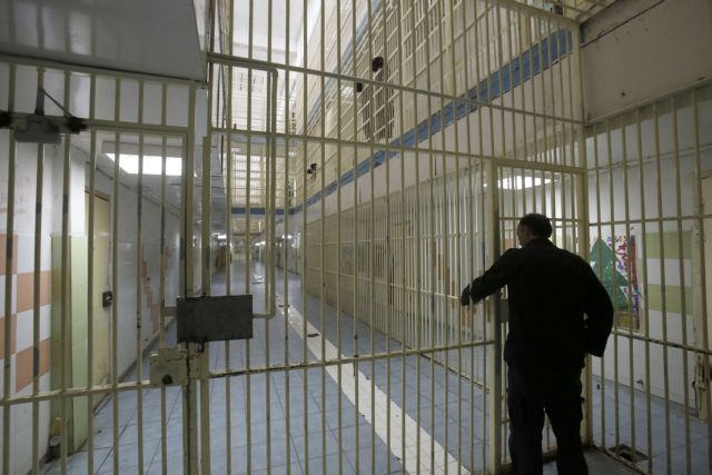 Φυλακές Κασσάνδρας: Τραυμάτισε σωφρονιστικούς με ξυράφι και τσάπα