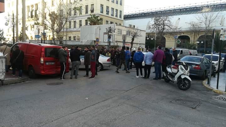 Τρόμος στον Πειραιά : Με κλεμμένο Ι.Χ. χτυπούσε όποιο όχημα έβρισκε μπροστά του (Εικόνες)