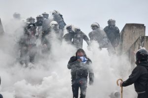 Εκαναν το Σύνταγμα αρένα – Ετρεχε ο κόσμος να γλιτώσει